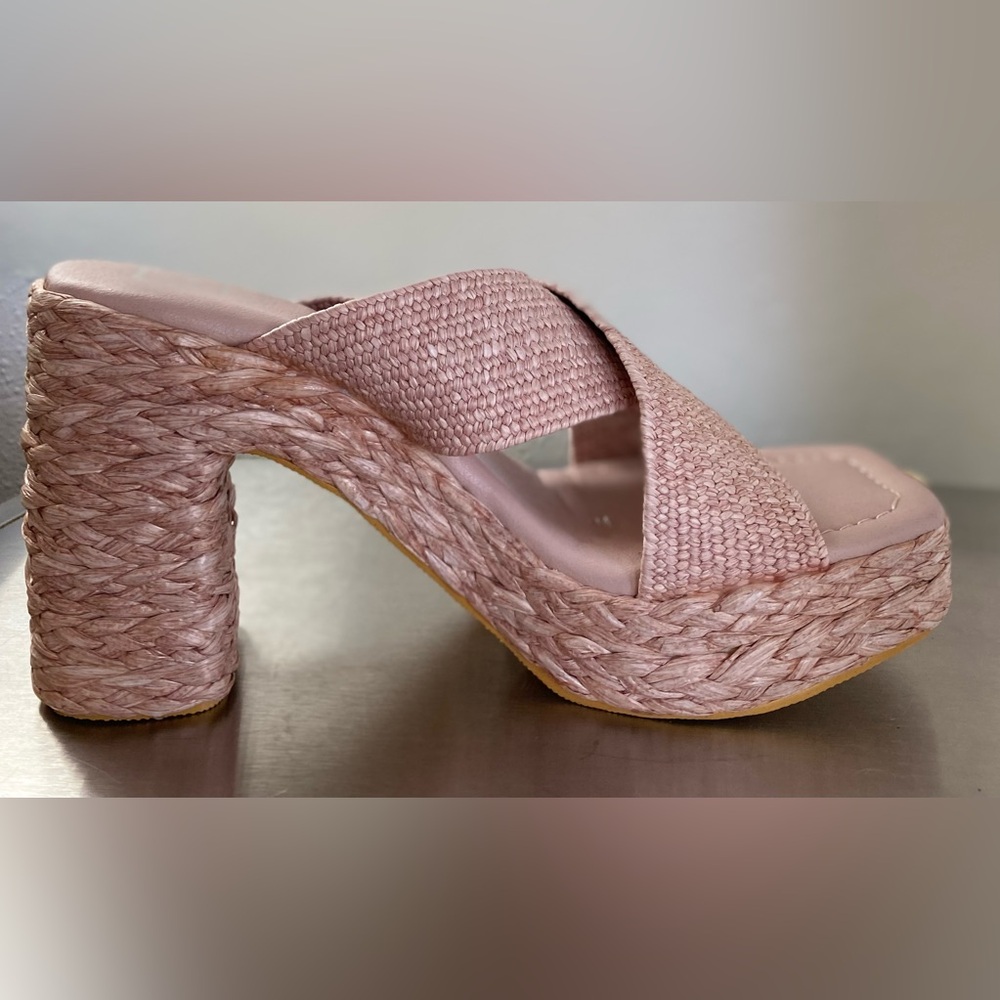 BEACH BY MATISSE ..Women's Pink Woven Platform Sandals